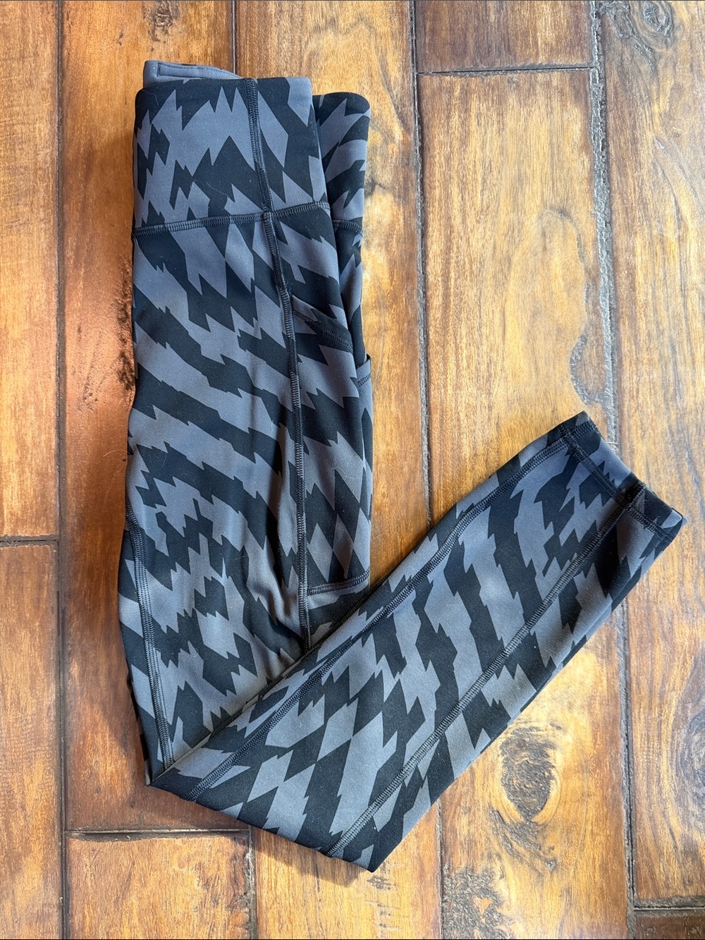 lululemon athletica Like New Black & Gray Patterned Leggings With Pockets
